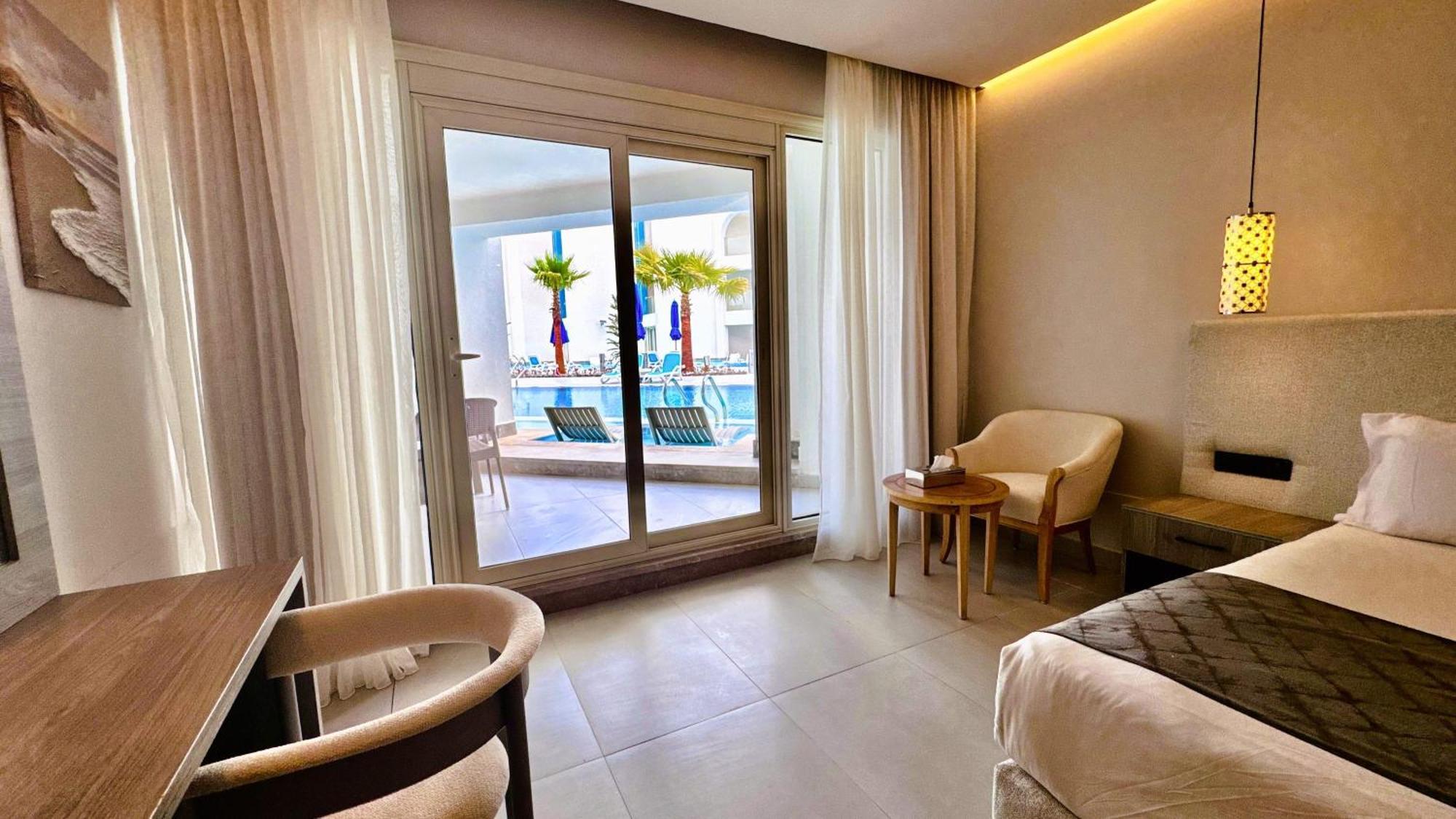 Chambre Double ou Lits Jumeaux avec Accès Piscine